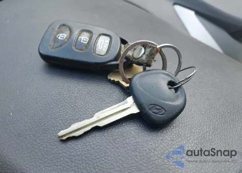 2013 Hyundai Elantra Limited z USA, uszkodzony, nr VIN 5NPDH4AEXDH283513